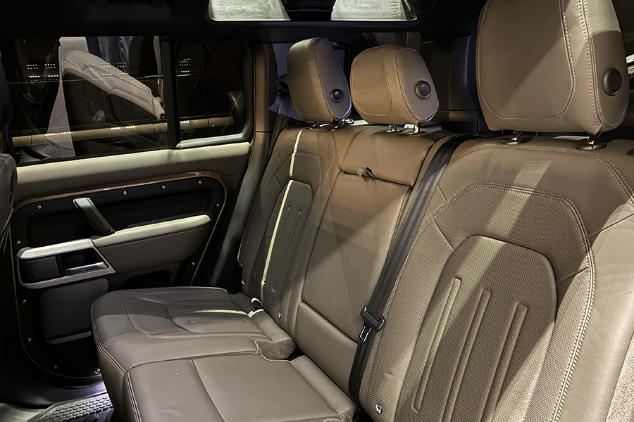 DEFENDER 110 D300 HSE